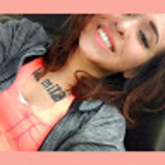 Meet your Posher, Roxy - Picture 1 of 1